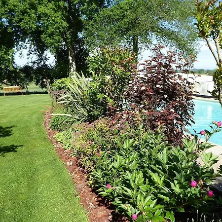 Private Gite With Heated Pool With Retractable Cover And Hot Tub Ferienhaus