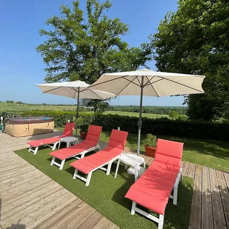 Private Gite With Heated Pool With Retractable Cover And Hot Tub Ferienhaus